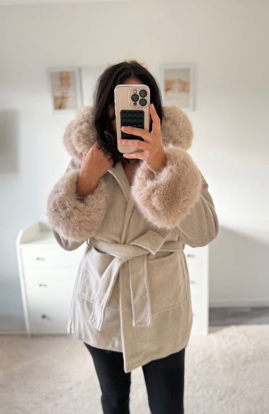 Veste fourrure à capuche