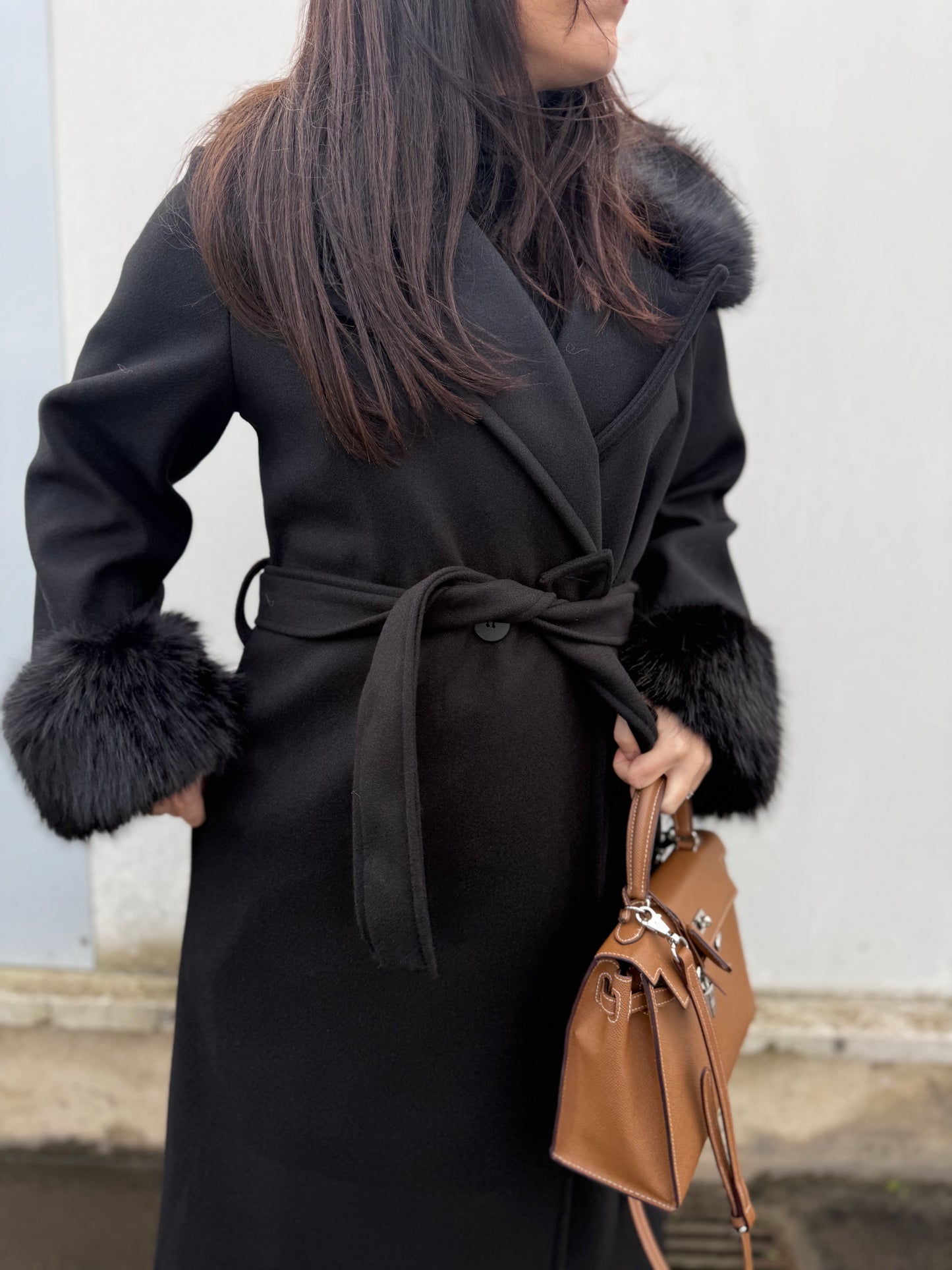 Manteau à fourrure [noire]