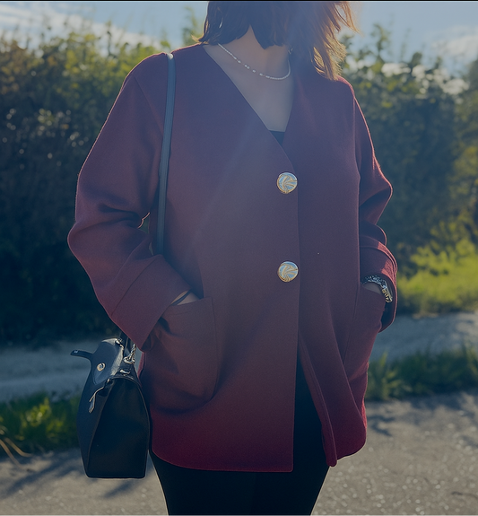 Gilet bordeaux à boutons or