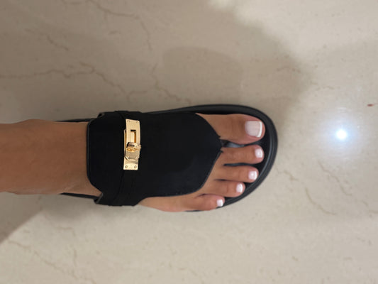 Claquettes noires à détail H