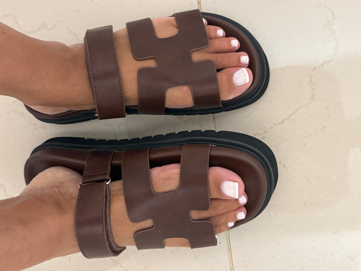 Claquettes H chocolat