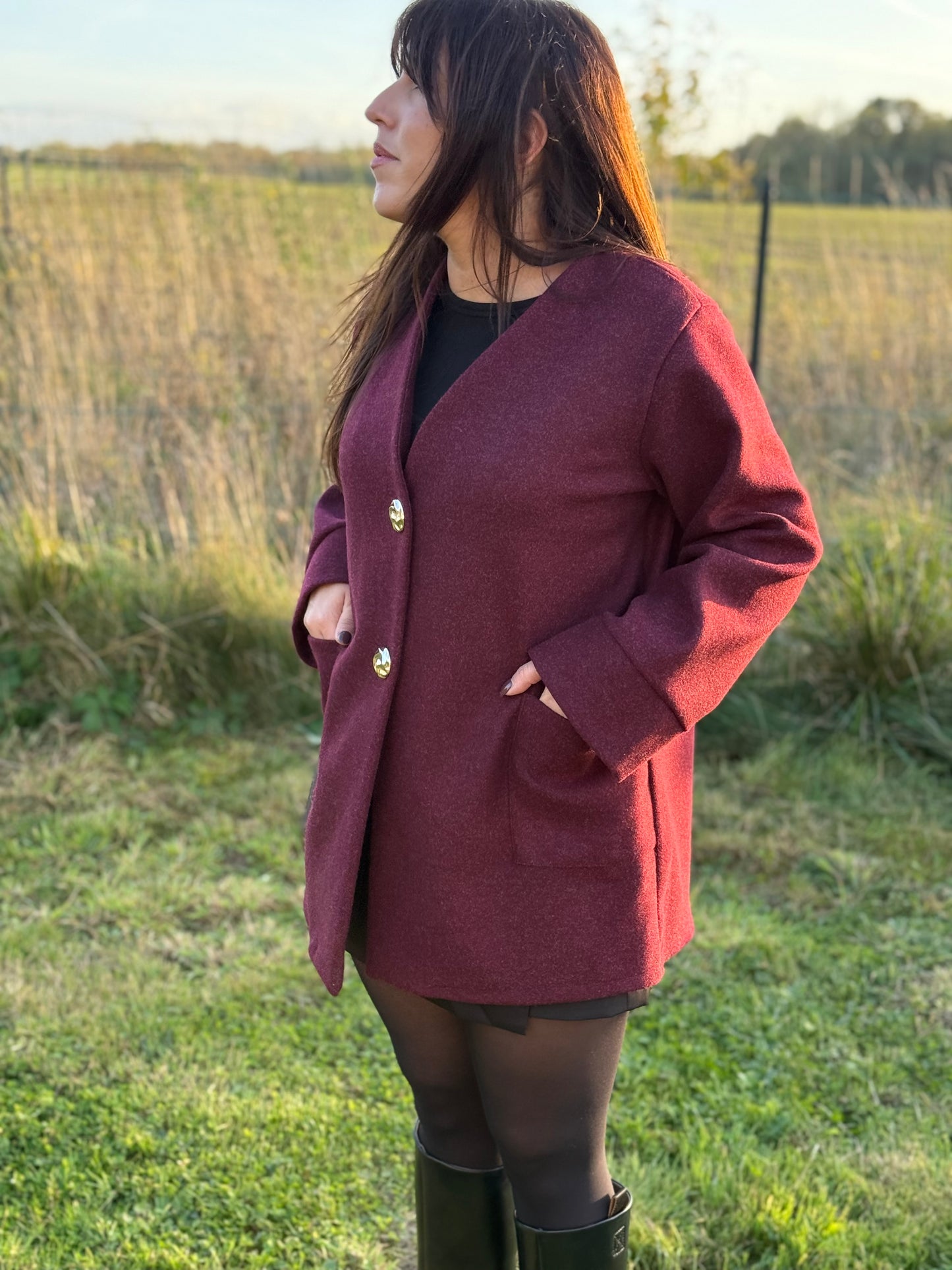 Gilet bordeaux à boutons or